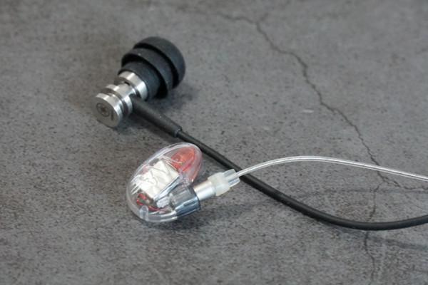 媽媽，我看到了有線耳塞未來的樣子