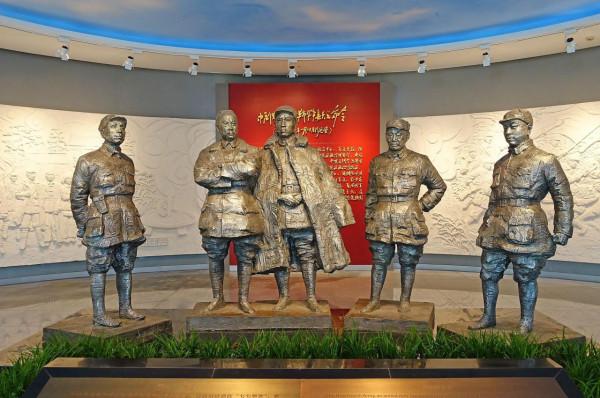 一位黨員被捕後，為保護同志獄中策反叛徒，最後犧牲了自己