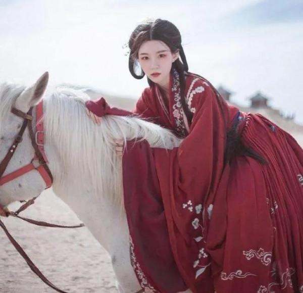 民間故事：男子娶媳婦，家中黃牛跑半路攔截口吐人言，小子沒良心