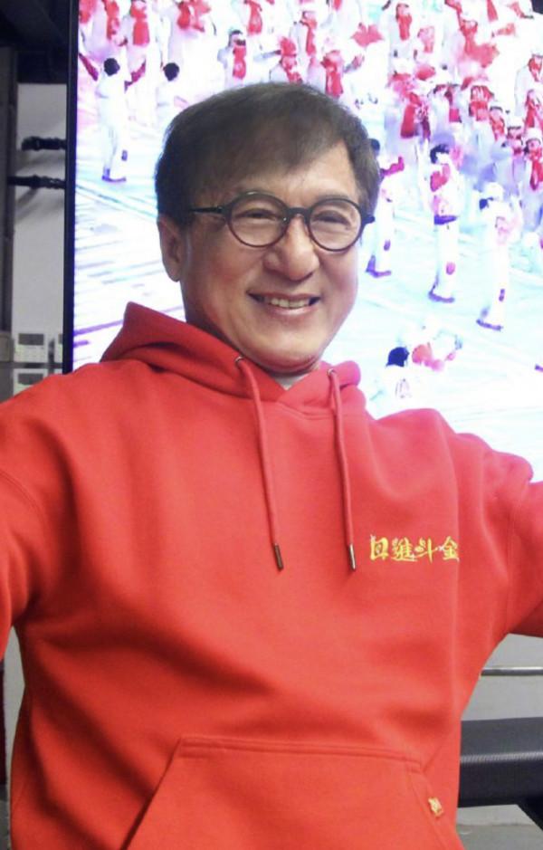 百位港臺明星助力冬奧！成龍凌晨激動發文，與國家隊合影滿臉驕傲