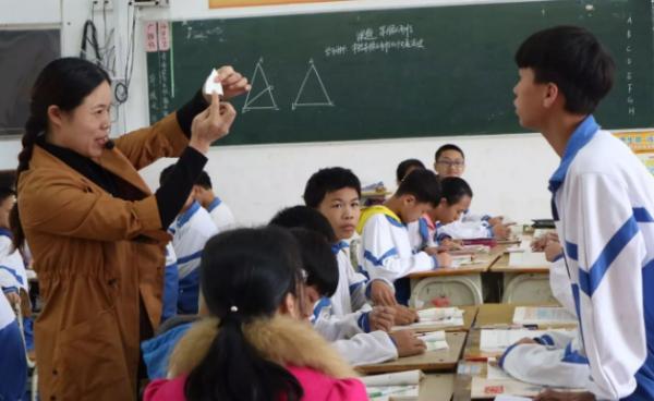 教育部通知，初中5+2延時服務可升級晚自習，家長：晚自習也收費