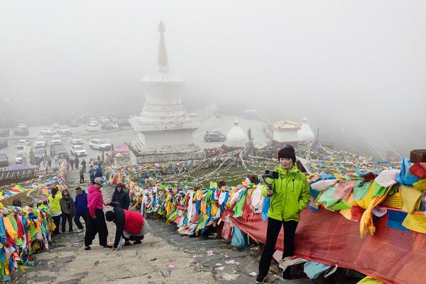 自駕西藏，路過仙境般紅石灘和翻越4298米高的折多山感受分享