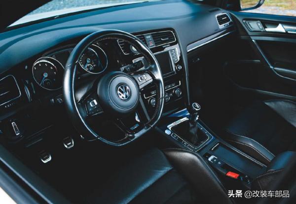 上得車展 下得賽道 外在優美 內在兇猛 七代高爾夫 R 上得車展 下得賽道 外在優美 內在兇猛 七代高爾夫 R