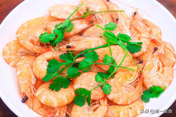 白灼蝦不只是水煮那麼簡單，掌握這個技巧，清香鮮嫩，原汁原味