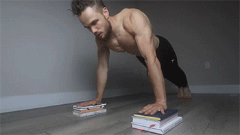 8個居家動作，不上健身房、照樣練出“迷人倒三角”