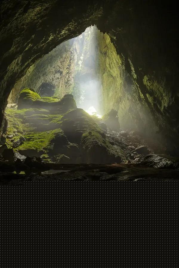 分享——罕見的天然奇洞