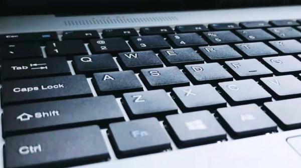 3k螢幕帶來清晰觀感，國產酷比魔方筆記本體驗，輕薄辦公好搭檔