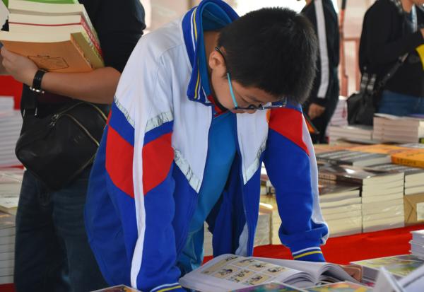 取消中考分流呼聲高漲,獲多名教授發聲支援,不料家長野心變大 取消中考分流呼聲高漲,獲多名教授發聲支援,不料家長野心變大