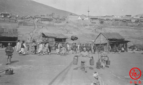 晚清老照片:地方官出差前呼後擁,圖8廚房做飯場景難得一見 晚清老照片:地方官出差前呼後擁,圖8廚房做飯場景難得一見