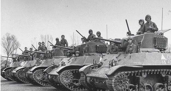 280萬國軍加入解放軍，繳獲30萬挺機槍，蔣介石：用我的人槍打我