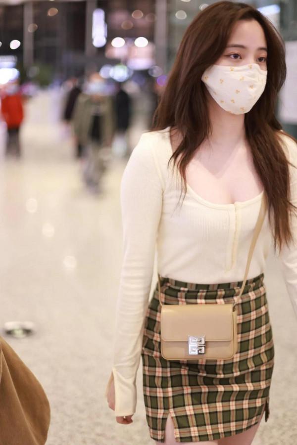 機場抓拍娛樂圈的小花私服，你更喜歡誰