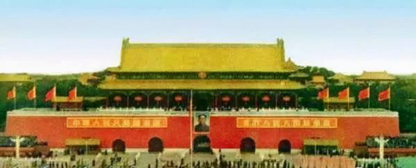 天安門毛主席手繪畫像：高6米寬4.6米，重1.5噸，如今已經是第8版