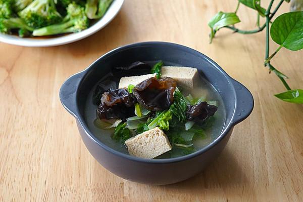 曬曬蘇北一家六口的午餐,做法簡單又清淡美味,比吃肉還要香 曬曬蘇北一家六口的午餐,做法簡單又清淡美味,比吃肉還要香