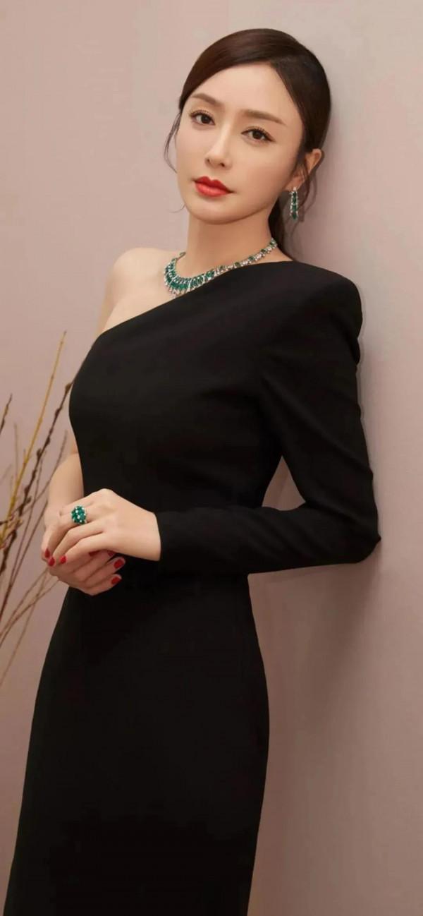 秦嵐的絕美照片，高雅端莊