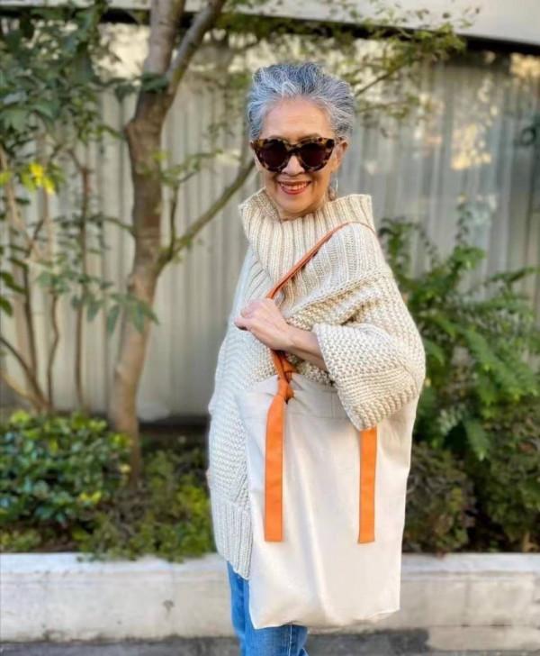 精緻的女人從不在乎年齡，看這位71歲奶奶的打扮，精緻洋氣