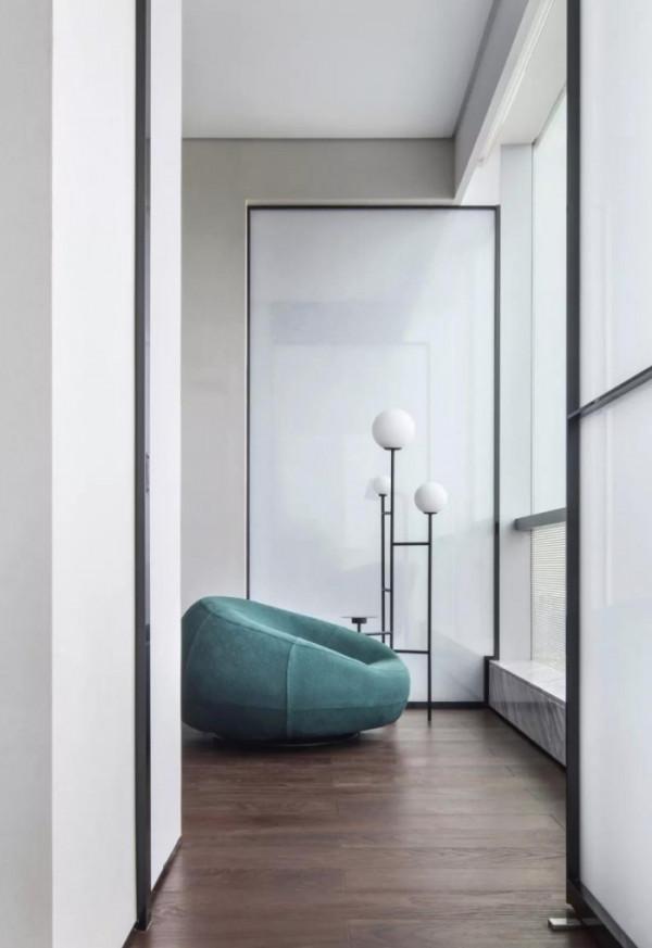 簡單的白色，卻能搭配任何顏色。因為白色能夠凸顯出他們的優點