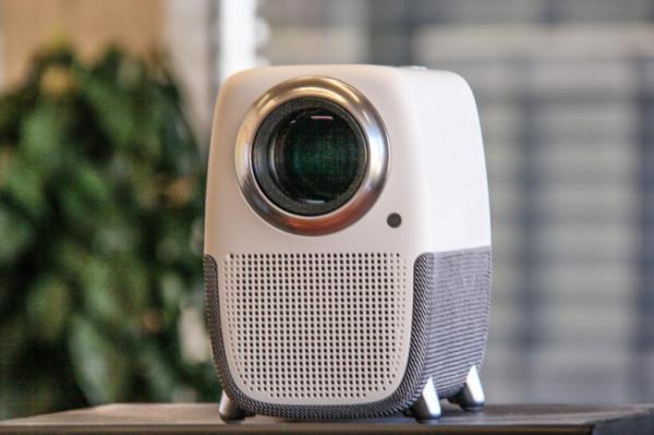 HOMAX享受家庭巨幕電影：泰捷WEBOX T1s智慧投影