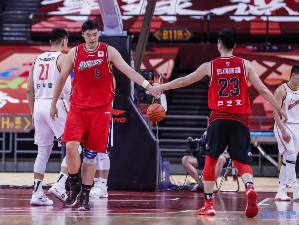 豬隊友啊，絕平三分被隊友破壞；小波特連造兩大更衣室內訌