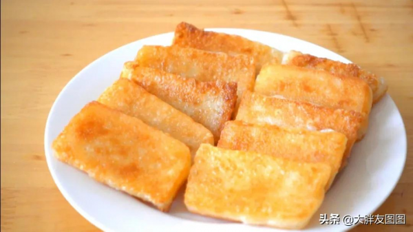 在家做脆皮椰汁年糕，簡單方便，手不沾面，今年的年糕就自己蒸吧