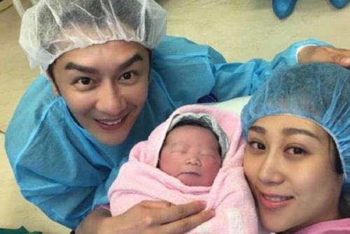 陳浩民妻子5年剖4胎，還想追生第5胎，理由暖心卻沒人“買賬”