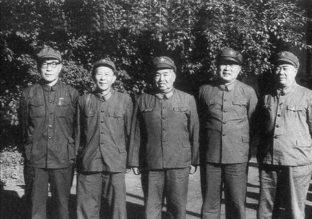 許世友面對徐海東，也只能甘拜下風：老虎就是老虎，我不如他