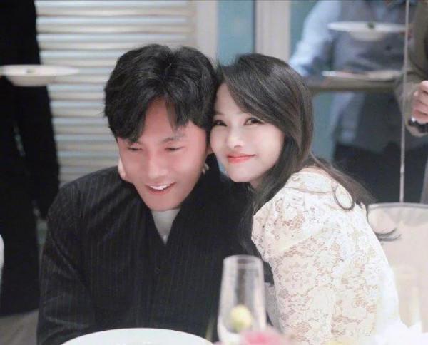 圖她美、圖她風韻猶存?這5位“嫁”給“阿姨”的男星到底圖啥? 圖她美、圖她風韻猶存?這5位“嫁”給“阿姨”的男星到底圖啥?