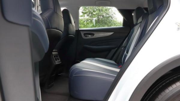 實拍啟辰大V，一體式雙聯屏配1.5T引擎，瞄準哈弗初戀和傳祺GS4