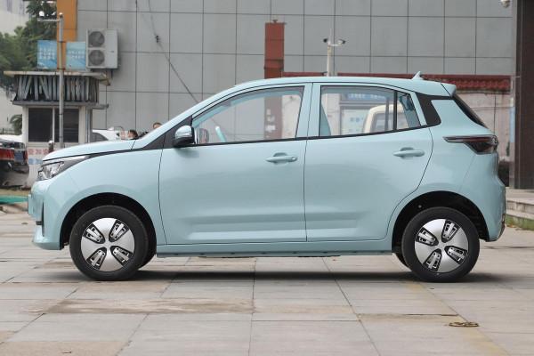 實拍雷丁芒果：5萬多就配互聯雙液晶屏，335km續航、半小時快充