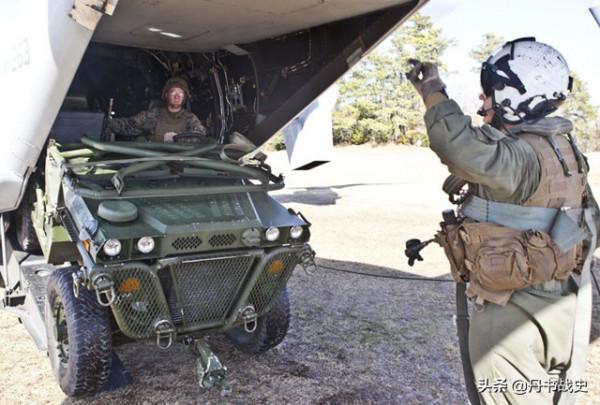 為V22&OpenCurlyDoubleQuote;魚鷹&rdquo;設計的裝備：M1161&OpenCurlyDoubleQuote;咆哮者&rdquo;輕型突擊車