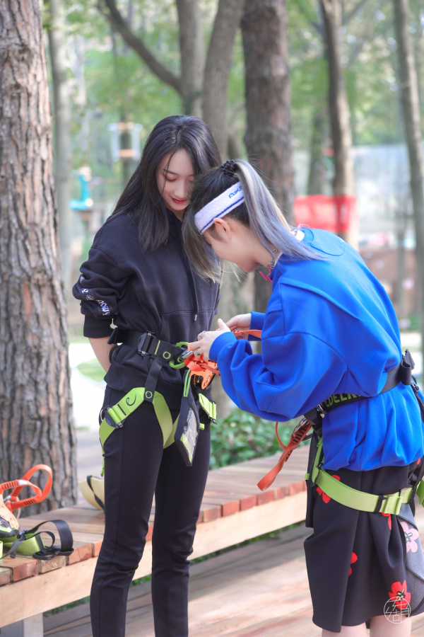 磨山最新玩法!在森林裡飛越穿梭,好刺激 磨山最新玩法!在森林裡飛越穿梭,好刺激