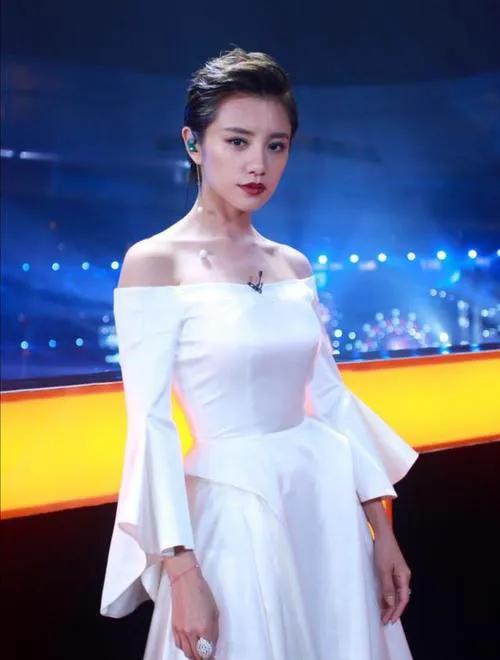 浙江衛視女主持人伊一美照