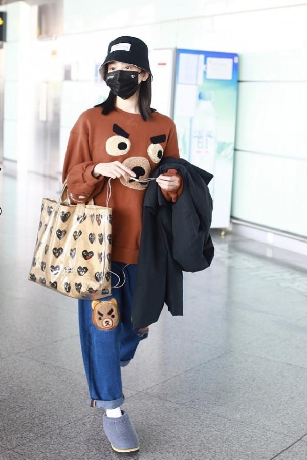 陳小紜實力演繹“人比花嬌”,穿衣看著挺嫩的,這少女感沒誰了 陳小紜實力演繹“人比花嬌”,穿衣看著挺嫩的,這少女感沒誰了