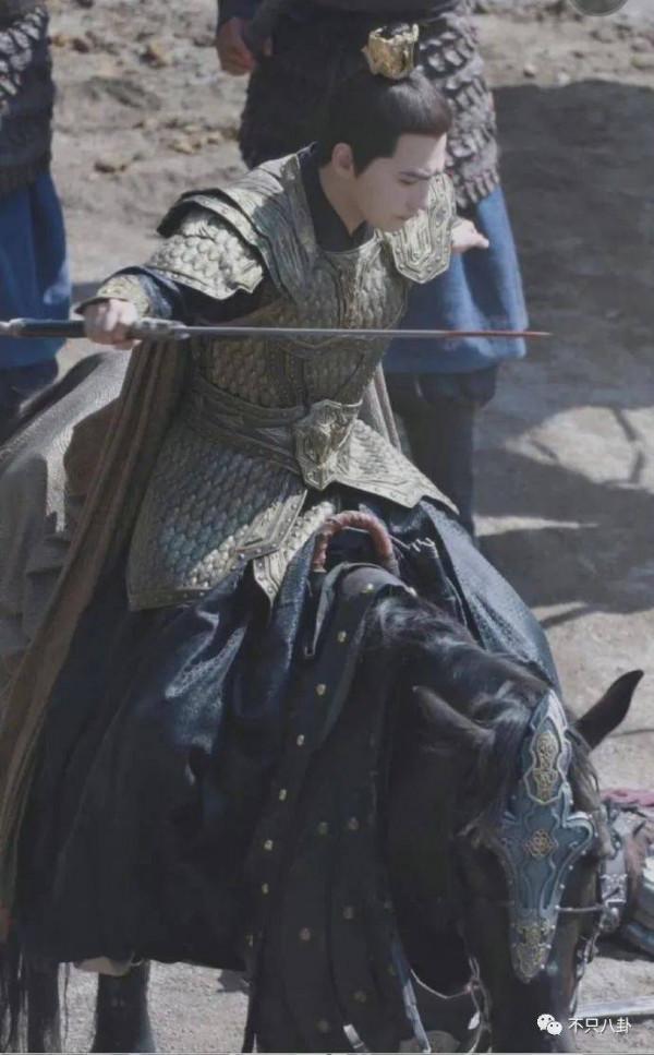 她終於演回現偶了，這次會爆嗎？