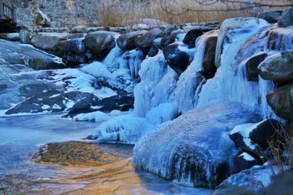 晶瑩剔透瑰麗奪目！元旦假期打卡彩石溪冰瀑