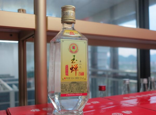 國內幾款“尷尬酒”，敗於包裝，但行家一箱箱買，前所未有的好