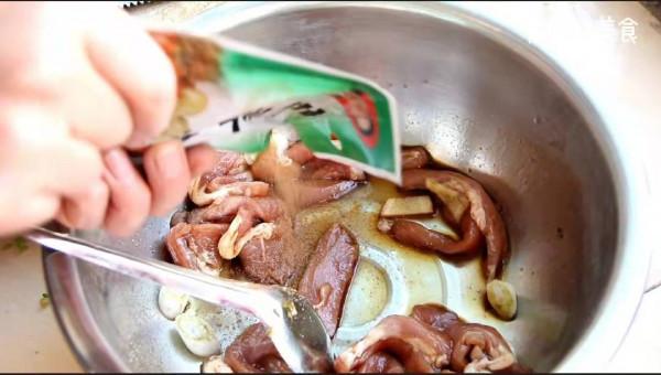 姥姥自創的“中式漢堡”,孫女要天天吃,我嚐了一口,也上癮了 姥姥自創的“中式漢堡”,孫女要天天吃,我嚐了一口,也上癮了