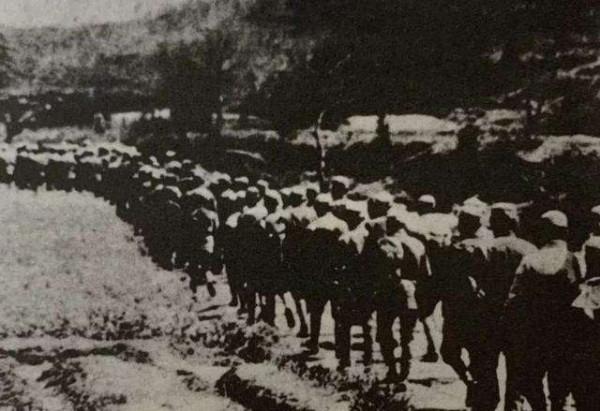 1981年，安徽宿縣來了一位開國中將，握著老婦的手說：我來看您了