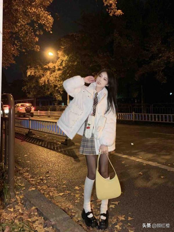 小個子女生不要愁？冬天試試這些穿搭小技巧，顯高顯瘦又時髦