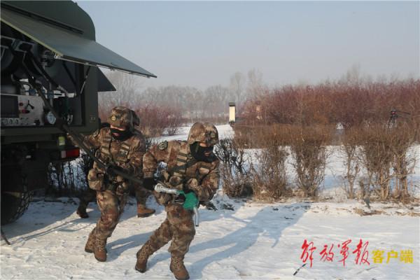 各部隊新年度軍事訓練高起點展開