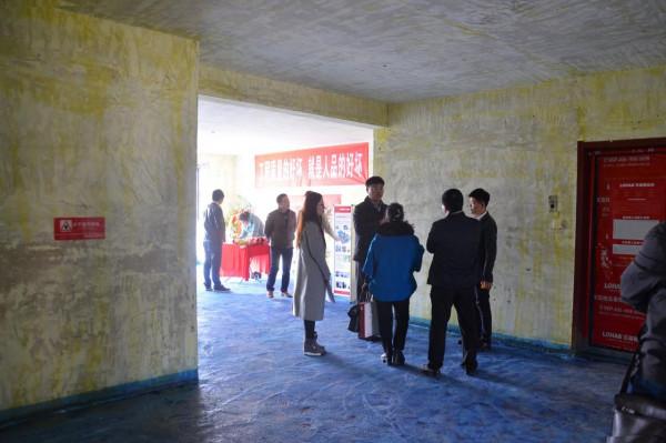 裝修工人說我不懂，叫我別監工，我挑這些時間進場，工人不敢偷懶