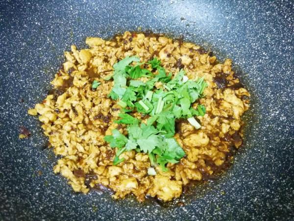 家常雞蛋肉醬面，一碗不夠吃，麵條爽滑，肉醬鮮香，太過癮了