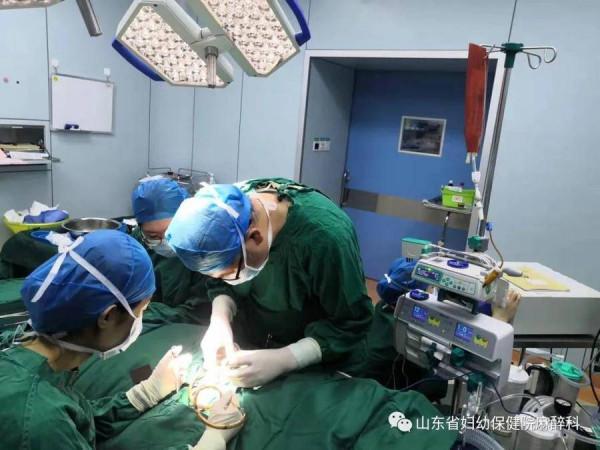 一個麻醉醫生值班的一天：守護在無影燈下的戰鬥友誼