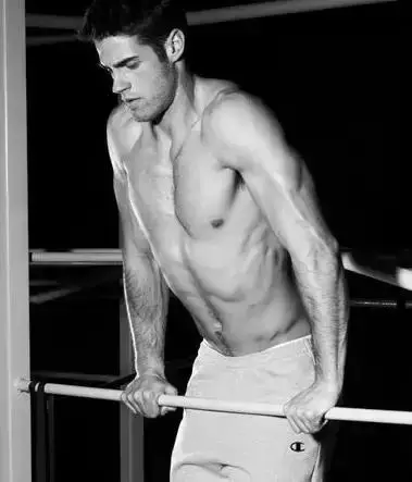 有肌肉才夠男人，徒手健身24式