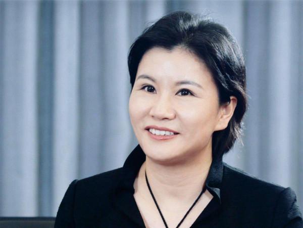 湖南女首富:15歲進廠打工,靠玻璃起家,45歲掙下500億,憑啥? 湖南女首富:15歲進廠打工,靠玻璃起家,45歲掙下500億,憑啥?