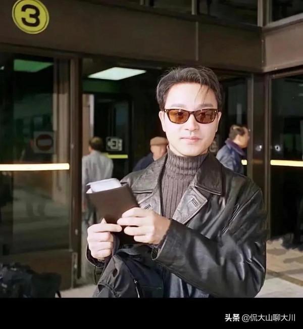 張國榮三十年前的穿搭，他一定是香港最潮的明星吧