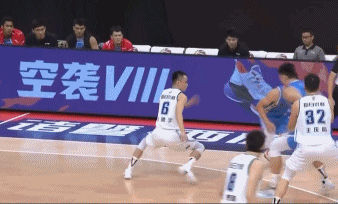 範子銘21+11朱彥西命中關鍵三分 劉曉宇鎖定勝局助北京險勝青島 範子銘21+11朱彥西命中關鍵三分 劉曉宇鎖定勝局助北京險勝青島