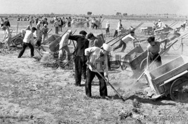 六七十年代,數億農民就是用這幾種“老物件”挖出了86000座水庫 六七十年代,數億農民就是用這幾種“老物件”挖出了86000座水庫