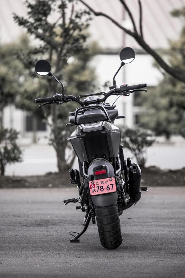 試駕測評胡思瓦納Svartpilen 125摩托車，輕鬆駕駛是它的一大魅力