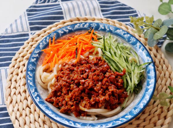 炸醬麵,炸的是什麼醬?記住3點,醬香濃郁,鹹鮮不膩,味兒正宗 炸醬麵,炸的是什麼醬?記住3點,醬香濃郁,鹹鮮不膩,味兒正宗