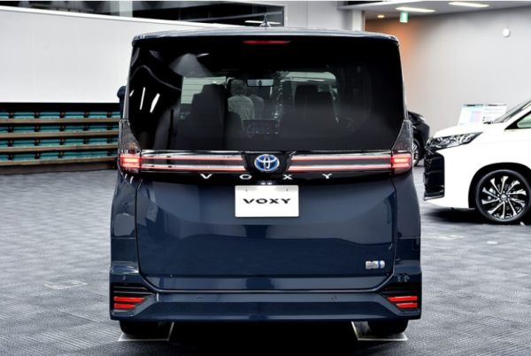 豐田全新MPV海外亮相，搭1&period;8L混動，摺合人民幣15萬起